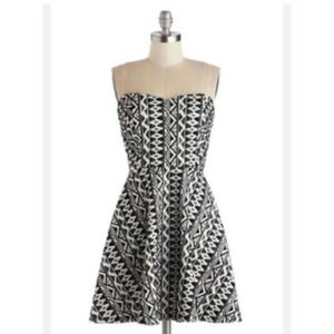 Coveted Clothing Black White Strapless Mini Dress Geometric Print‎ Size Small